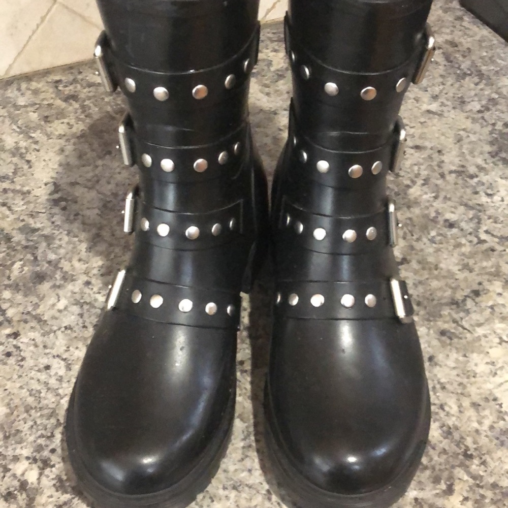 Steve Madden Rubber Boats - Picture 2 of 7